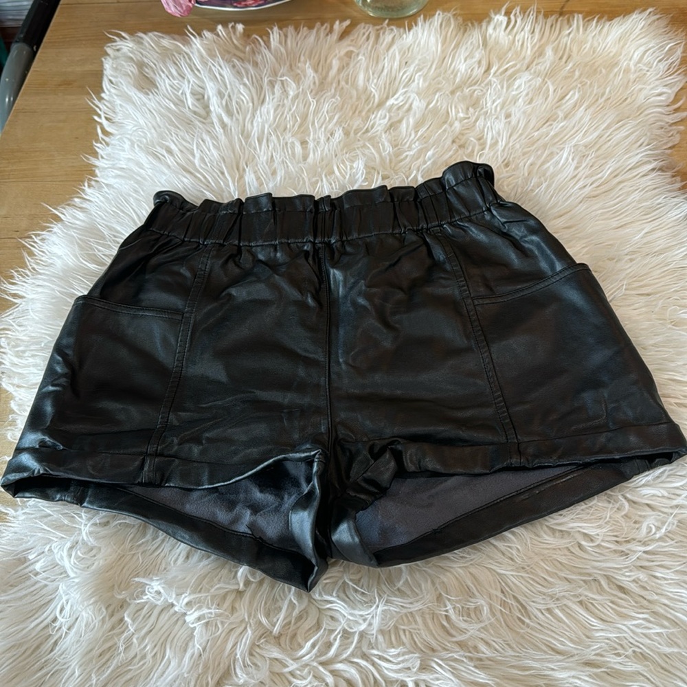 Wilfred faux leather shorts